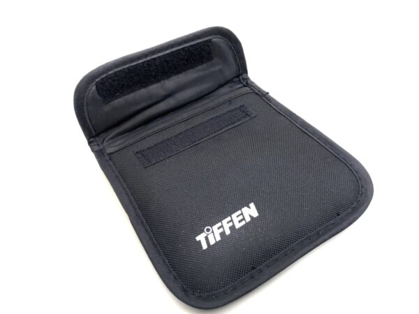 TIFFEN  - Original Filtertasche für 4x4 Glasfilter (Schrift in weiß) – Bild 2