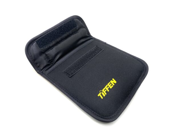 TIFFEN  - Original Filtertasche für 4x4 Glasfilter (Schrift in gelb) – Bild 3