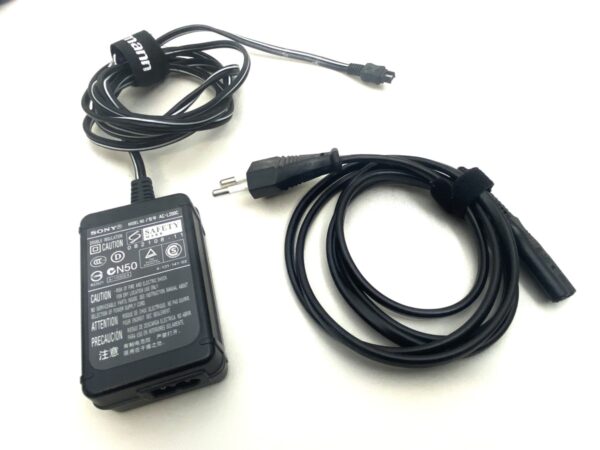 Original SONY Kameranetzteil AC-L200C mit Netzkabel Power Adaptor für Camcorder
